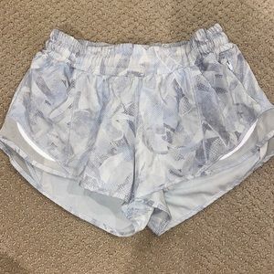 Lululemon Hotty Hot Shorts 2.5”
